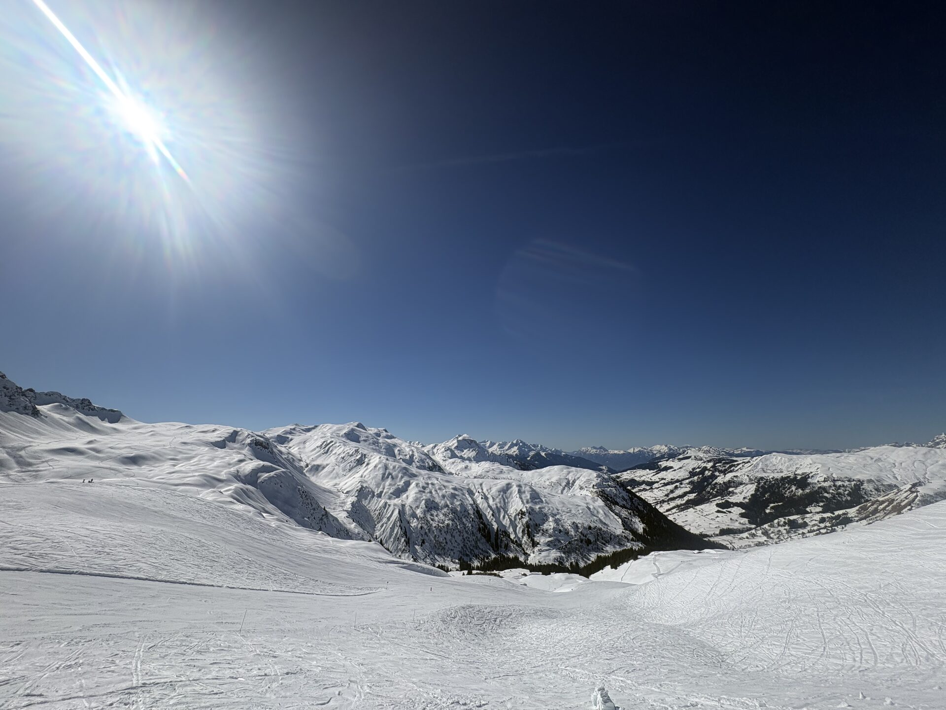 Sommets enneigés des Contamines